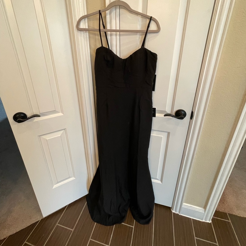 NWT Lulu’s full length black dress in sz large spg strap dress in black